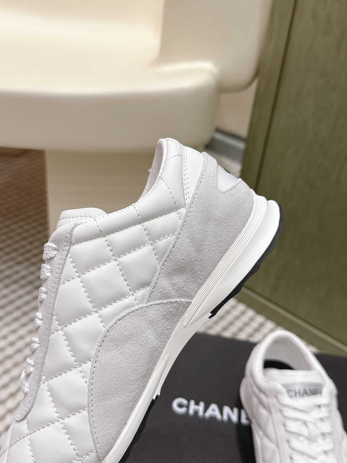 CHANEL 25S SNEAKERS IN WHITE CALFSKIN AND SUEDE