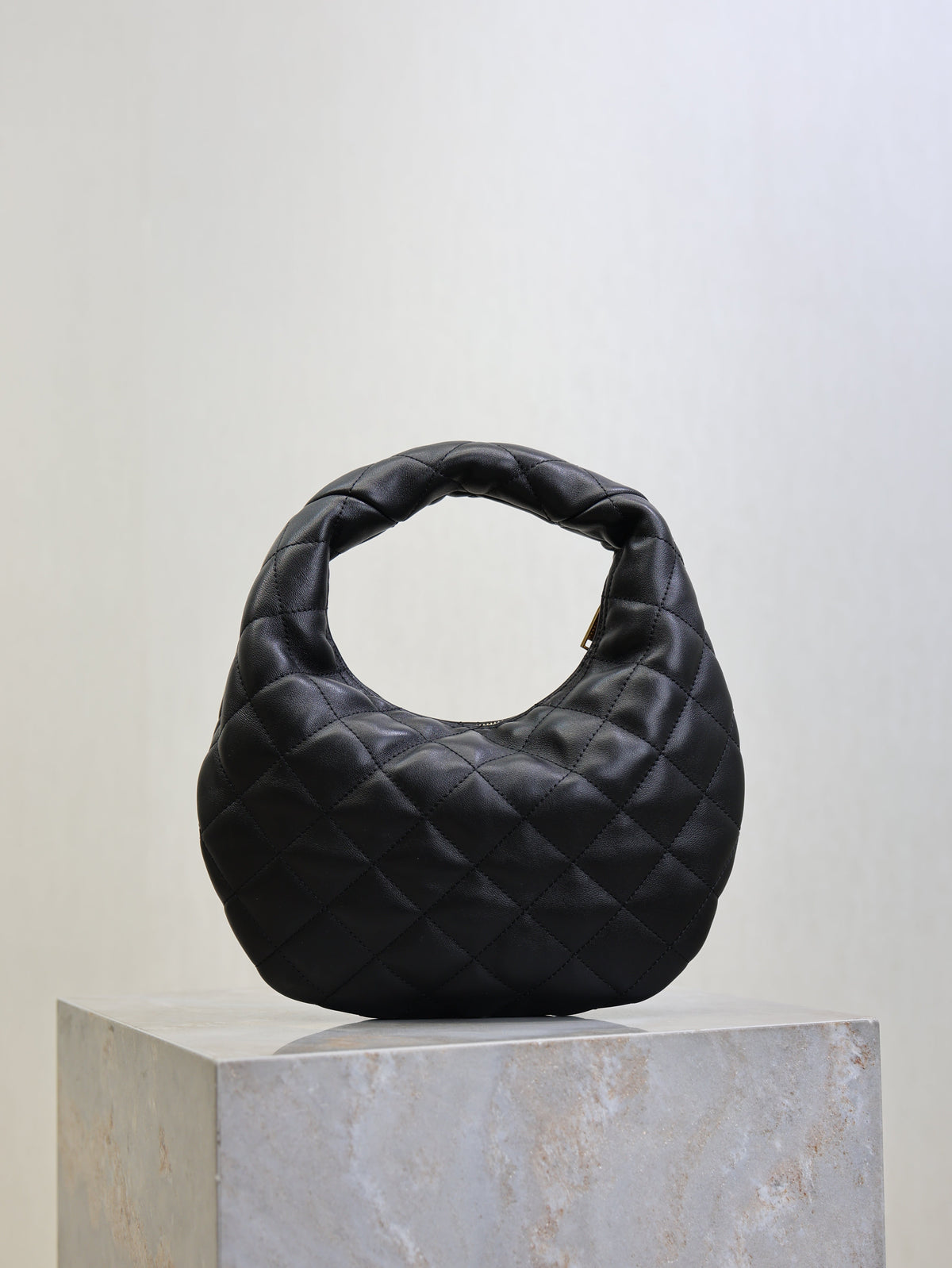 YSL 25S ICARE BABY 17 IN BLACK QUILTED CALFSKIN GOLD HARDWRE