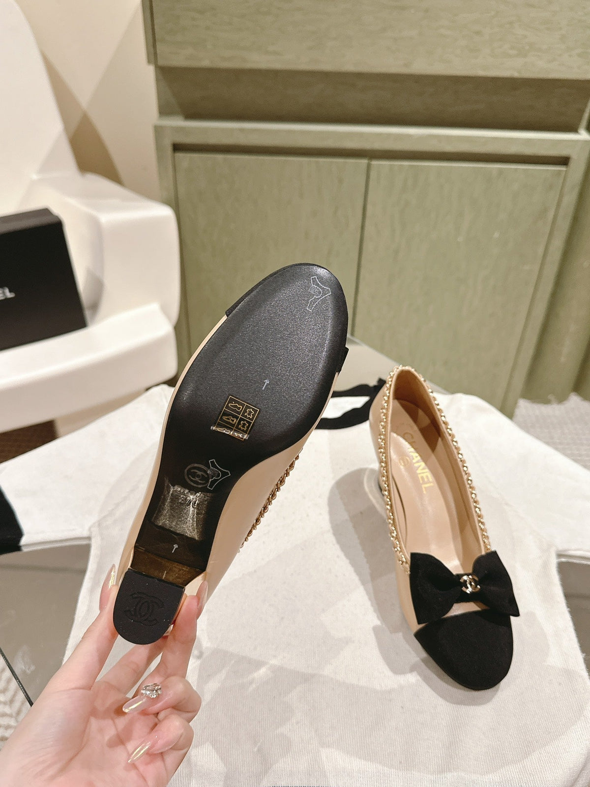 CHANEL HIGH HEELS BEIGE CREAM CALFSKIN AND FABRIC