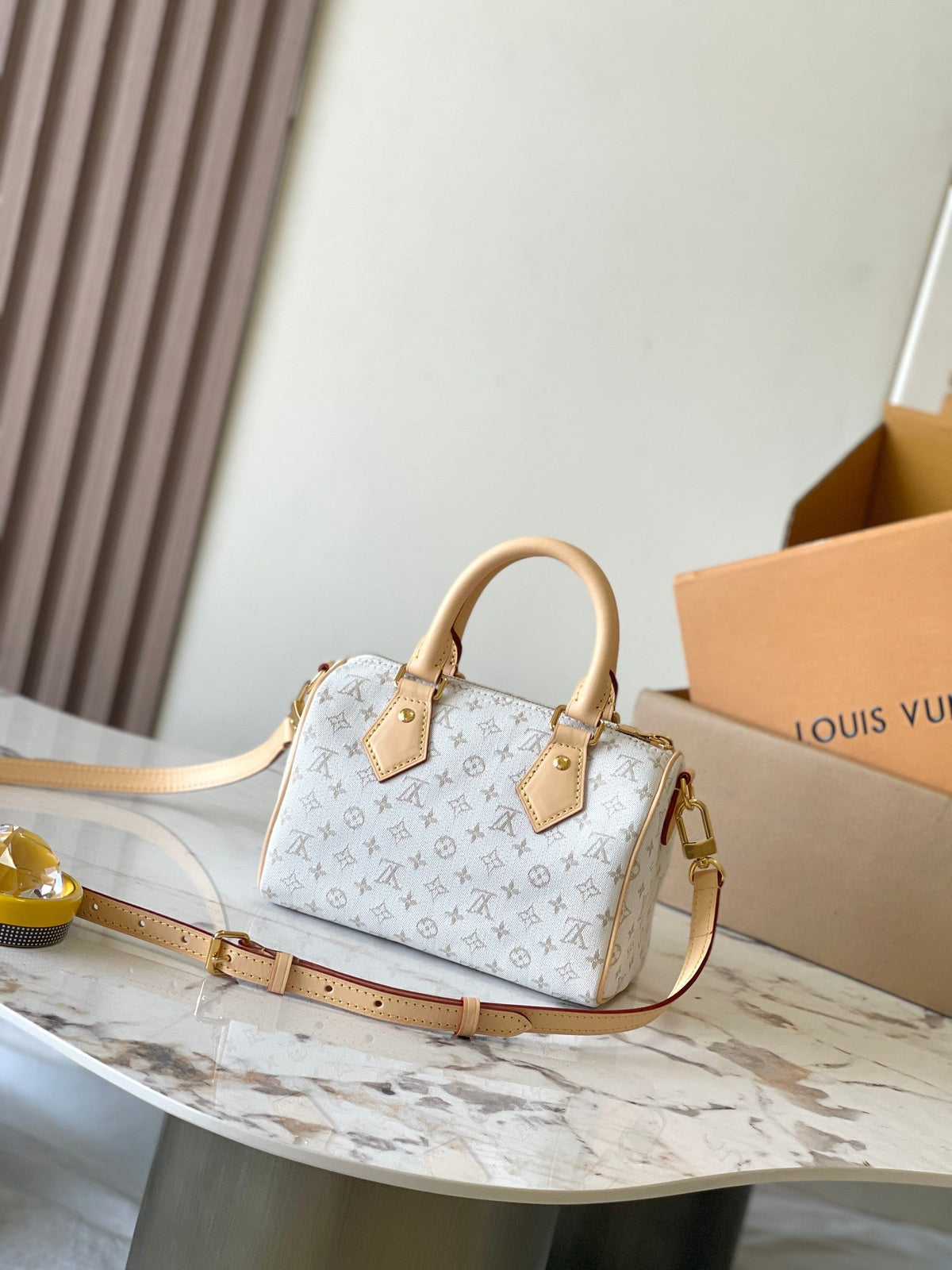 LOUIS VUITTON SPEEDY BANDOULIÈRE 20 IN WHITE MONOGRAM JACQUARD AND BEIGE CALFSKIN TRIM