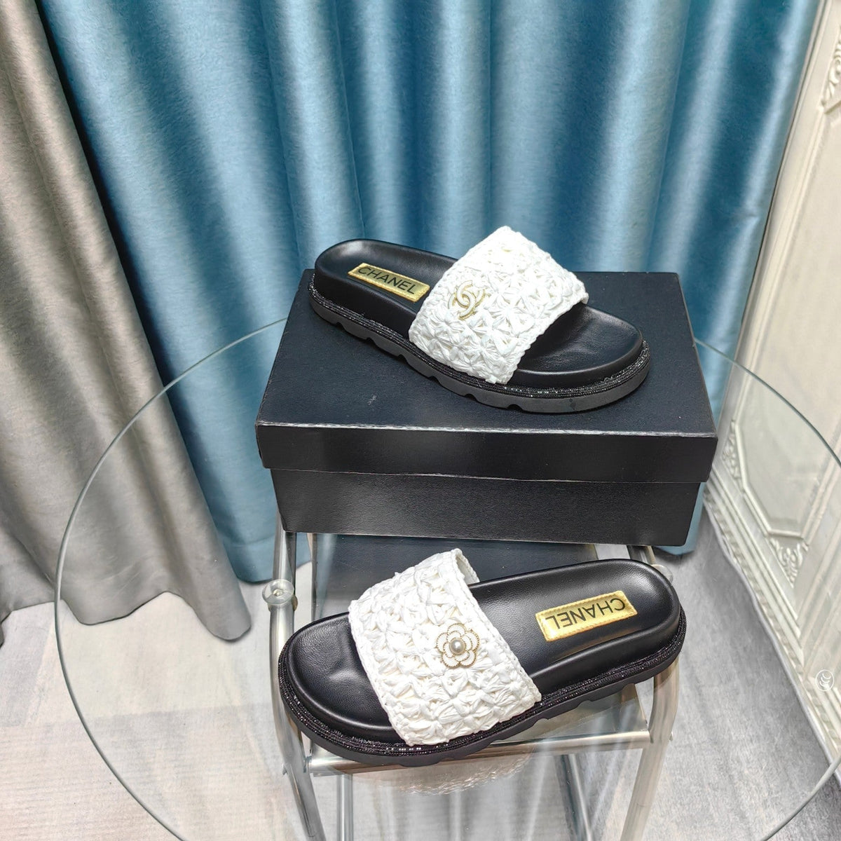 CHANEL KNIT SLIPPERS IN LIGHT PINK WOVEN SATIN AND BLACK SHEEPSKIN