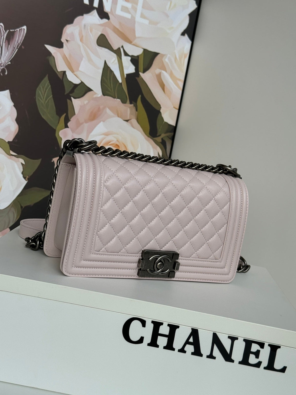 CHANEL BOY BAG MEDIUM 25 IN PINK NUDE CALFSKIN