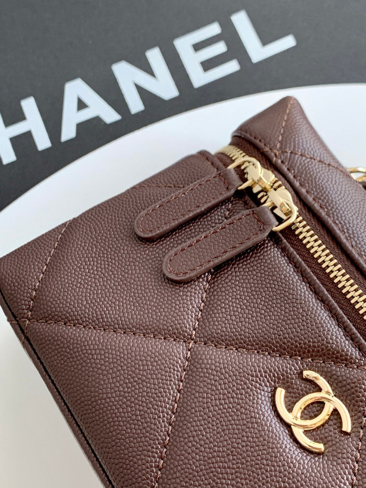 CHANEL 25S VANITY BAG 19.5 CM IN BURGUNDY BROWN LAMBSKIN