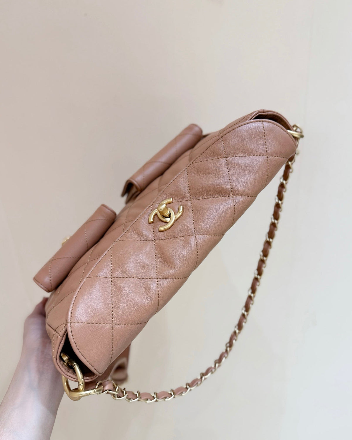 CHANEL 25S HIPPIE HOBO POSTMAN BAG 30 IN WARM TAUPE CALFSKIN GOLD HARDWARE