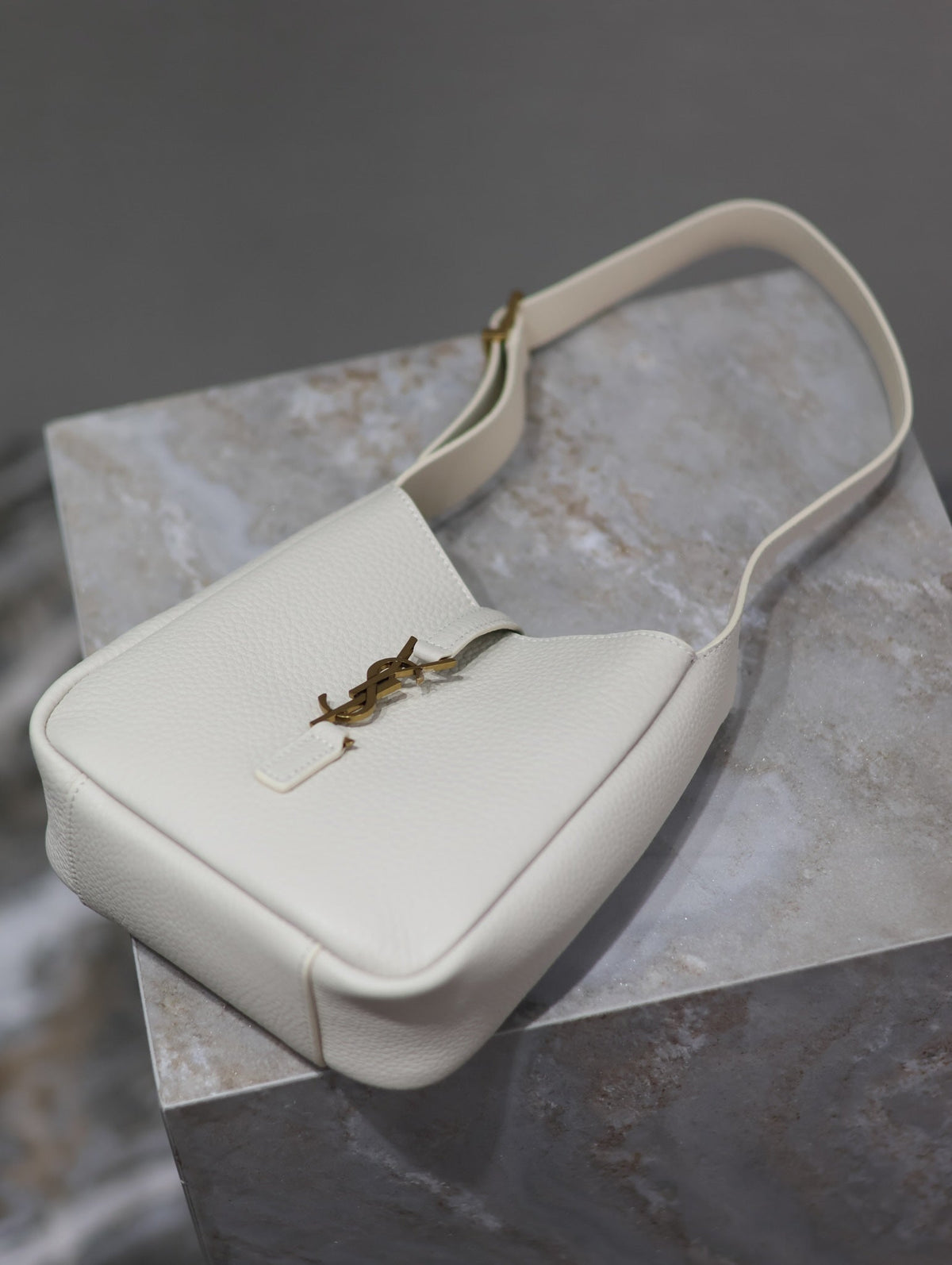 YSL 25S LE 5 À 7 BAG 16 IN BLANC VINTAGE GRAINED CALFSKIN GOLD HARDWRE